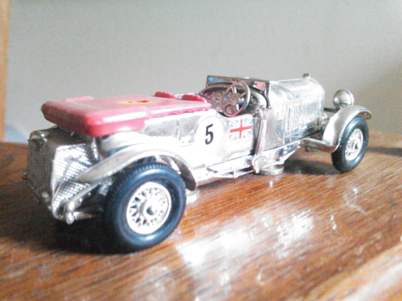 Illustration for article titled $1.00 yardsale find, Blower Bentley
